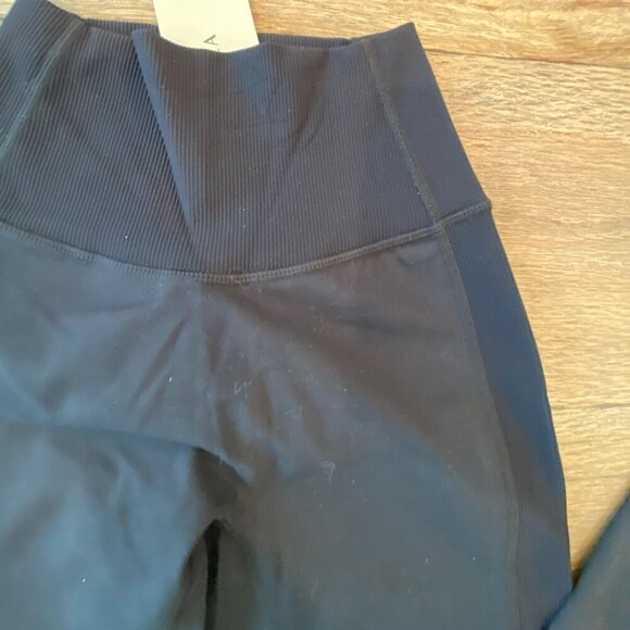 NWT P’tula x HB High Waisted Ribbed Detail Black Seamless Leggings Size XS 🖤 - Picture 5 of 13